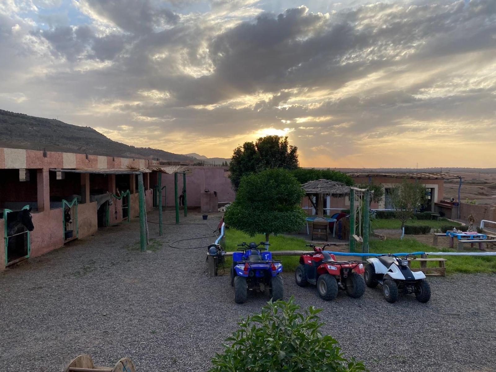 Les Cavaliers Chez Yassine Villa Marrakesh Exteriör bild